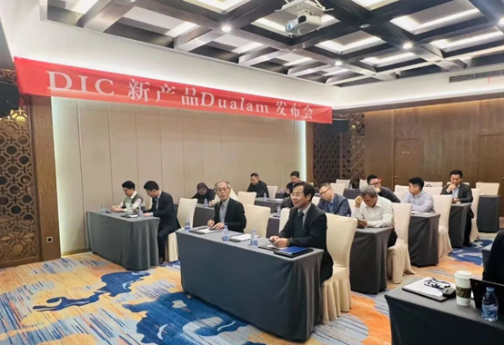 通澤參加DIC新產(chǎn)品發(fā)布會并展示全新雙膠分涂(Dualam)無溶劑復合機